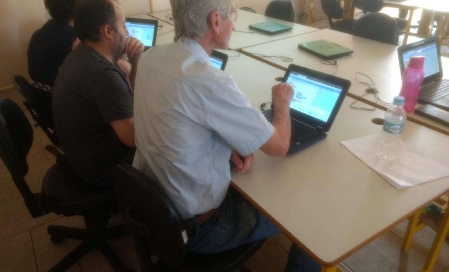 A SEED/NRE/CRTE Wenceslau Braz realizou no mês de setembro a Oficina Descomplicando a Programação que teve como objetivo o desenvolvimento do raciocínio lógico na resolução de problemas por meio da programação.