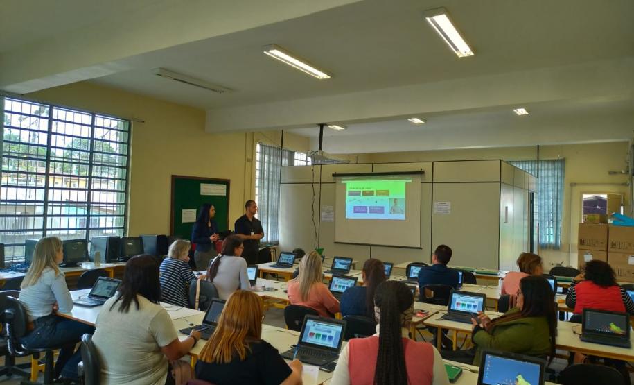A SEED/NRE/CRTE Wenceslau Braz realizou no mês de setembro a Oficina Descomplicando a Programação que teve como objetivo o desenvolvimento do raciocínio lógico na resolução de problemas por meio da programação.