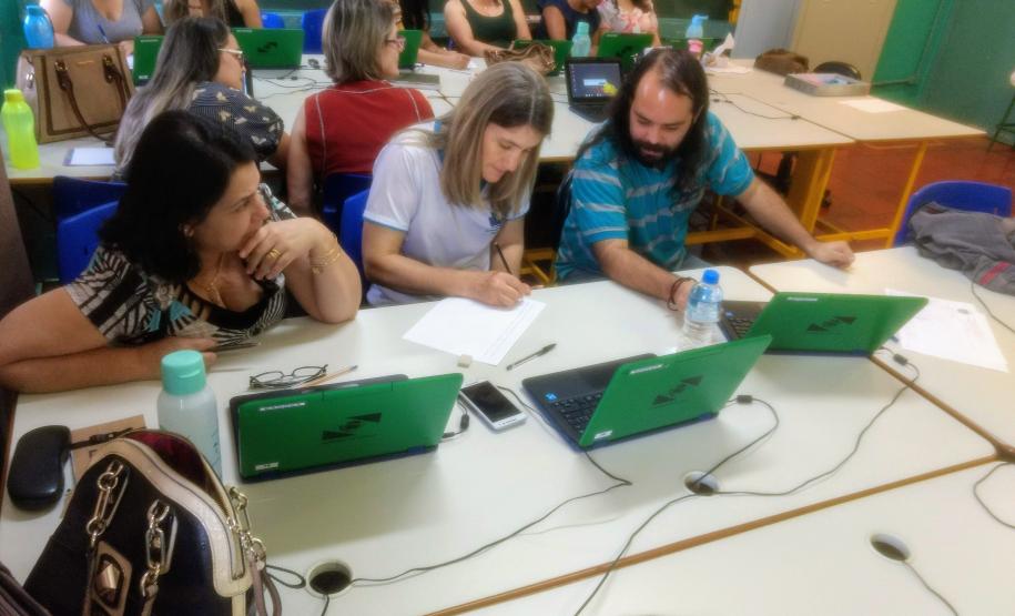 A SEED/NRE/CRTE Wenceslau Braz realizou no mês de setembro a Oficina Descomplicando a Programação que teve como objetivo o desenvolvimento do raciocínio lógico na resolução de problemas por meio da programação.