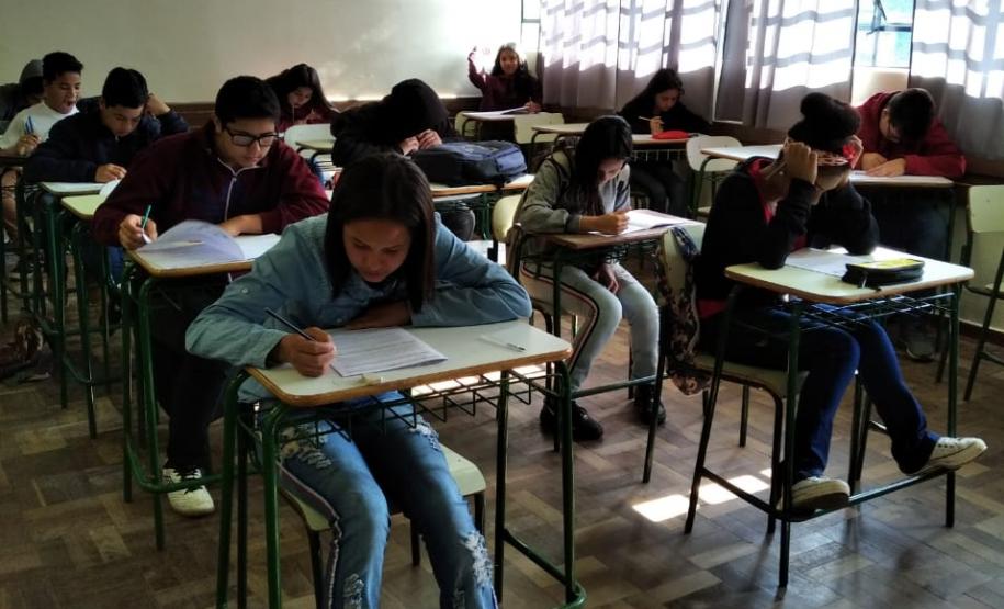 No dia 24 de setembro, aconteceu nas escolas jurisdicionadas a este NRE a 3ª Edição da Prova Paraná. Participaram da avaliação alunos do 6º ao 9º ano do Ensino Fundamental, bem como os que encontram-se no Ensino Médio e na EJA (Educação de Jovens e Adultos), os quais responderam às questões de Português e Matemática focadas nas habilidades de leitura e interpretação, bem como na resolução de problemas.