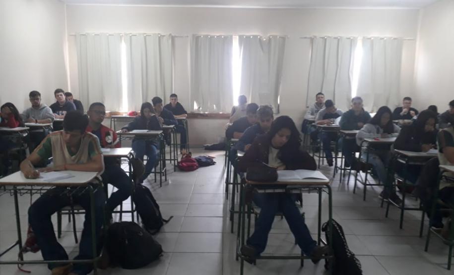 No dia 24 de setembro, aconteceu nas escolas jurisdicionadas a este NRE a 3ª Edição da Prova Paraná. Participaram da avaliação alunos do 6º ao 9º ano do Ensino Fundamental, bem como os que encontram-se no Ensino Médio e na EJA (Educação de Jovens e Adultos), os quais responderam às questões de Português e Matemática focadas nas habilidades de leitura e interpretação, bem como na resolução de problemas.