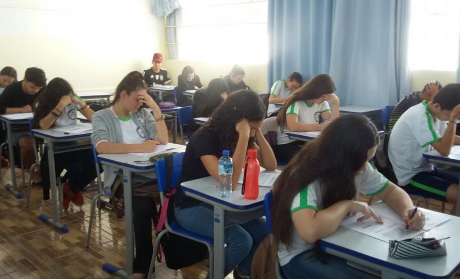 No dia 24 de setembro, aconteceu nas escolas jurisdicionadas a este NRE a 3ª Edição da Prova Paraná. Participaram da avaliação alunos do 6º ao 9º ano do Ensino Fundamental, bem como os que encontram-se no Ensino Médio e na EJA (Educação de Jovens e Adultos), os quais responderam às questões de Português e Matemática focadas nas habilidades de leitura e interpretação, bem como na resolução de problemas.