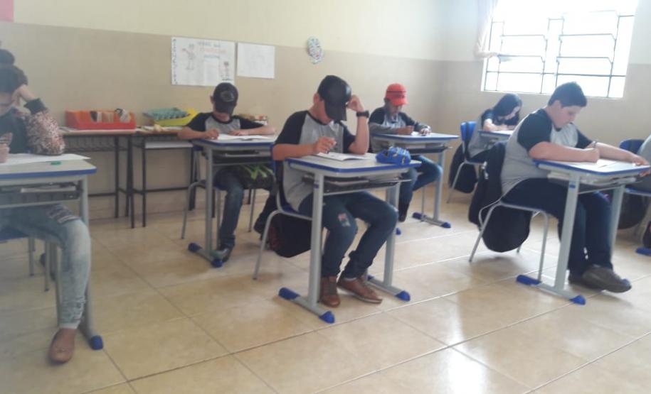 No dia 24 de setembro, aconteceu nas escolas jurisdicionadas a este NRE a 3ª Edição da Prova Paraná. Participaram da avaliação alunos do 6º ao 9º ano do Ensino Fundamental, bem como os que encontram-se no Ensino Médio e na EJA (Educação de Jovens e Adultos), os quais responderam às questões de Português e Matemática focadas nas habilidades de leitura e interpretação, bem como na resolução de problemas.