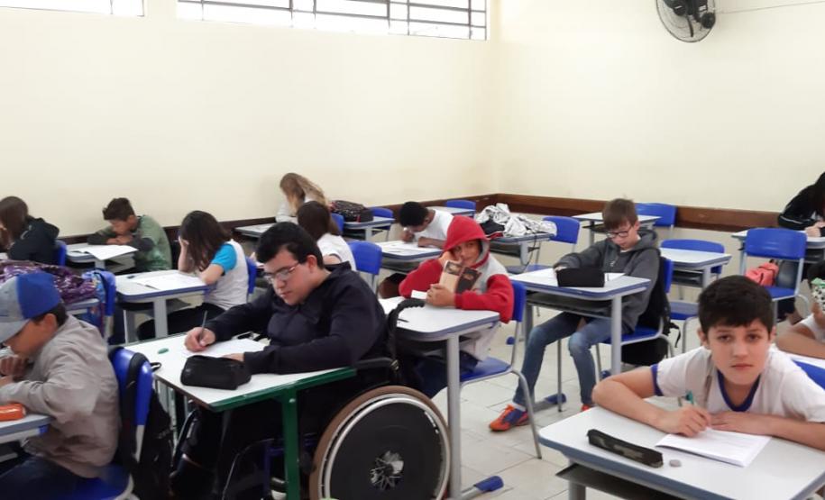 No dia 24 de setembro, aconteceu nas escolas jurisdicionadas a este NRE a 3ª Edição da Prova Paraná. Participaram da avaliação alunos do 6º ao 9º ano do Ensino Fundamental, bem como os que encontram-se no Ensino Médio e na EJA (Educação de Jovens e Adultos), os quais responderam às questões de Português e Matemática focadas nas habilidades de leitura e interpretação, bem como na resolução de problemas.