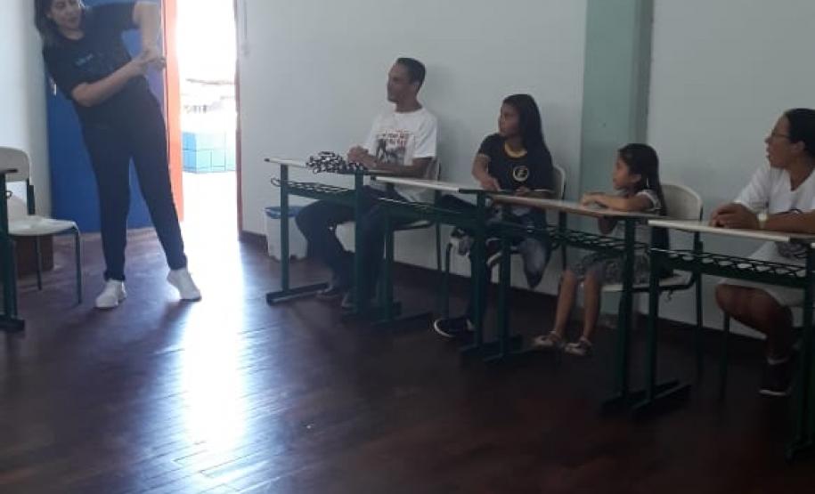 Alunos da SRM Surdez do Colégio Estadual Rodrigues Alves, realizaram na última quinta-feira, 03 de outubro, uma visita monitorada ao Colégio Positivo, ambos situados no município de Jaguariaíva.