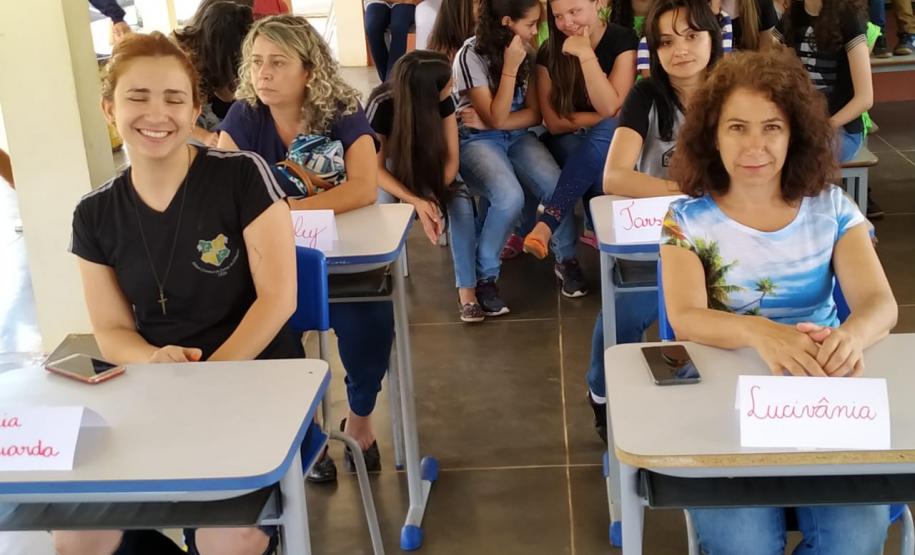 Um dia especial cheio de emoções e surpresas. Cada escola promoveu uma atividade diferenciada para homenagear seus professores, parabenizando-os  pelo dia 15 de outubro, data em que os profissionais de educação são reconhecidos pelo papel que têm na formação dos jovens e contribuição para uma sociedade melhor.