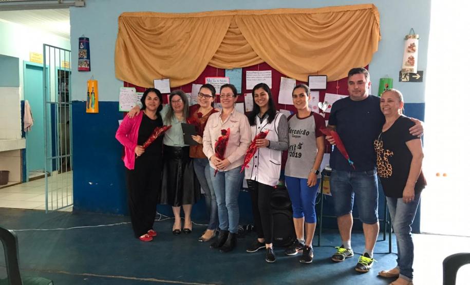 Um dia especial cheio de emoções e surpresas. Cada escola promoveu uma atividade diferenciada para homenagear seus professores, parabenizando-os  pelo dia 15 de outubro, data em que os profissionais de educação são reconhecidos pelo papel que têm na formação dos jovens e contribuição para uma sociedade melhor.