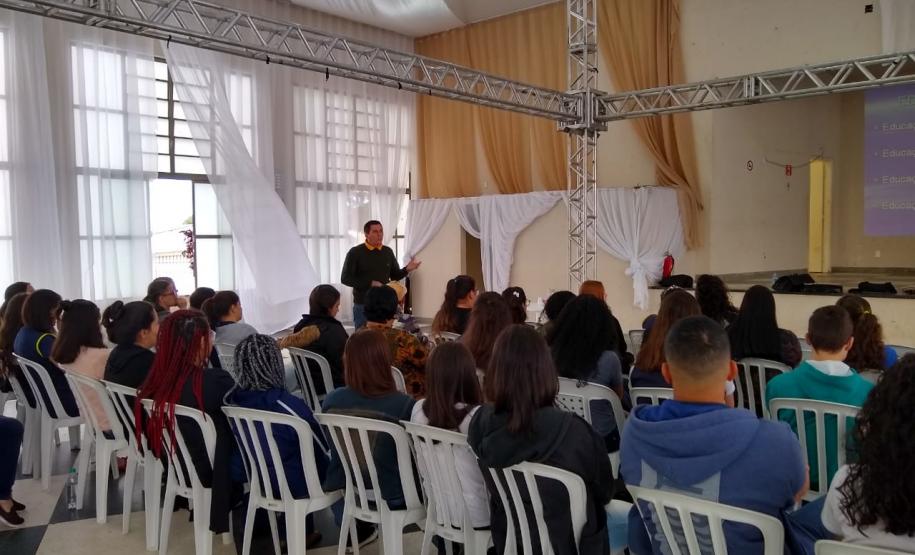 O Núcleo Regional de Educação de Wenceslau Braz em parceria com a FAFIT  (Faculdades Integradas de Itararé), promoveu no dia 09 de outubro um curso sobre “Metodologias na Educação Infantil”.