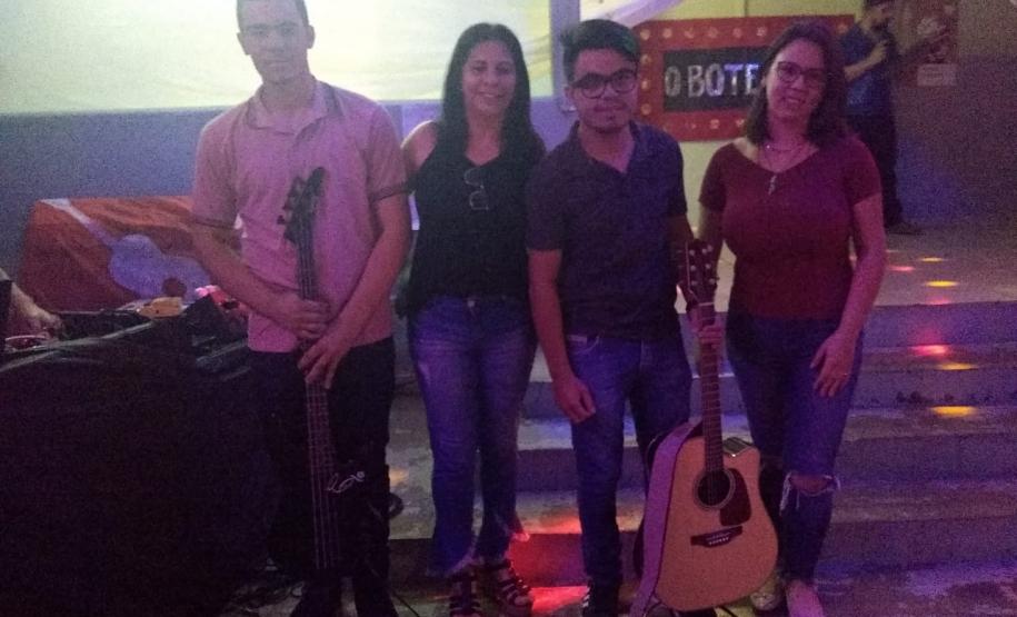 I Festival de Talentos do Colégio Estadual Erasmo Braga Com objetivo de incentivar os alunos a se expressarem por meio da dança, música e teatro, aconteceu no dia 13 novembro o I Festival de talentos do Colégio Estadual Erasmo Braga, município de Sengés em alusão ao Dia da Família na Escola, sendo aberto aos pais e comunidade escolar.