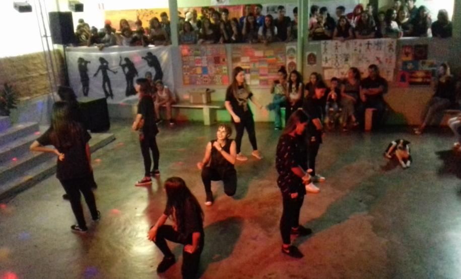 I Festival de Talentos do Colégio Estadual Erasmo Braga Com objetivo de incentivar os alunos a se expressarem por meio da dança, música e teatro, aconteceu no dia 13 novembro o I Festival de talentos do Colégio Estadual Erasmo Braga, município de Sengés em alusão ao Dia da Família na Escola, sendo aberto aos pais e comunidade escolar.