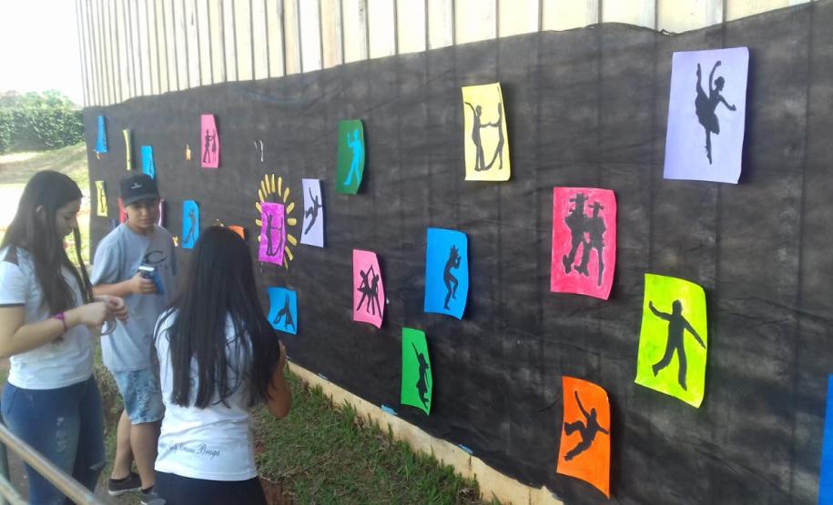 I Festival de Talentos do Colégio Estadual Erasmo Braga Com objetivo de incentivar os alunos a se expressarem por meio da dança, música e teatro, aconteceu no dia 13 novembro o I Festival de talentos do Colégio Estadual Erasmo Braga, município de Sengés em alusão ao Dia da Família na Escola, sendo aberto aos pais e comunidade escolar.