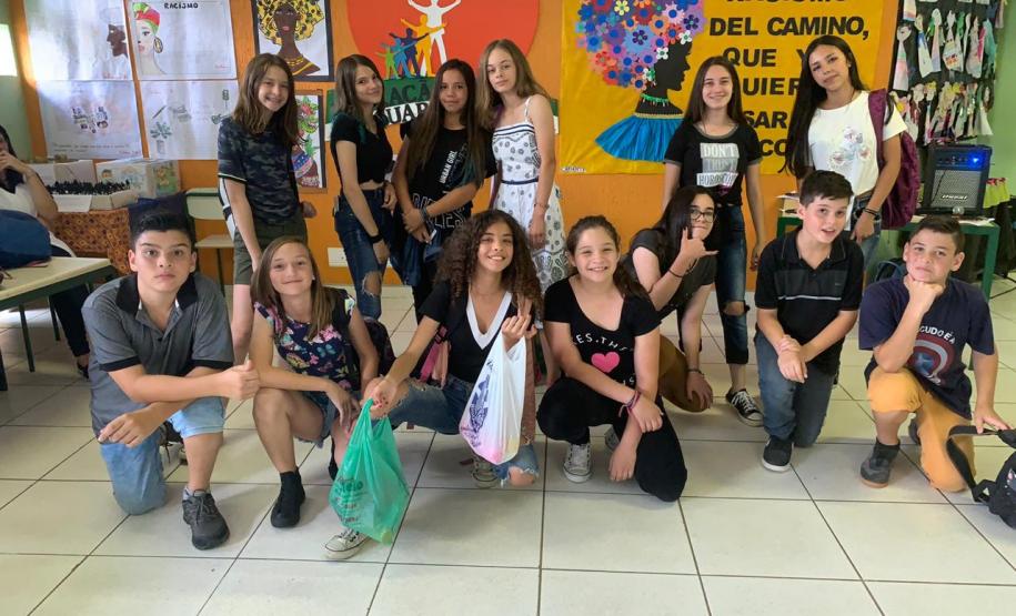 Com o objetivo de promover entre os alunos reflexões sobre a importância e o reconhecimento da contribuição das culturas africanas na formação da identidade do povo brasileiro, colégios da rede estadual de ensino e APAES jurisdicionados a este NRE realizaram várias atividades culturais e artísticas, em Comemoração ao Dia da Consciência Negra.