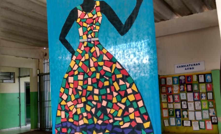 Com o objetivo de promover entre os alunos reflexões sobre a importância e o reconhecimento da contribuição das culturas africanas na formação da identidade do povo brasileiro, colégios da rede estadual de ensino e APAES jurisdicionados a este NRE realizaram várias atividades culturais e artísticas, em Comemoração ao Dia da Consciência Negra.