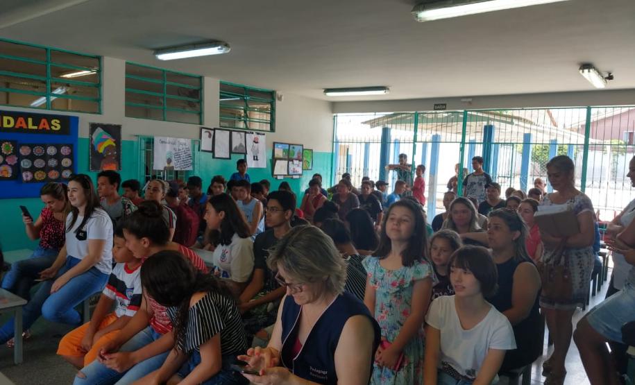 Escolas Estaduais Aderem ao Dia da Família na Escola Com o objetivo de fomentar a integração das famílias dos(as) estudantes ao ambiente escolar, escolas estaduais promoveram no último sábado, (23) o Dia da Família na Escola.