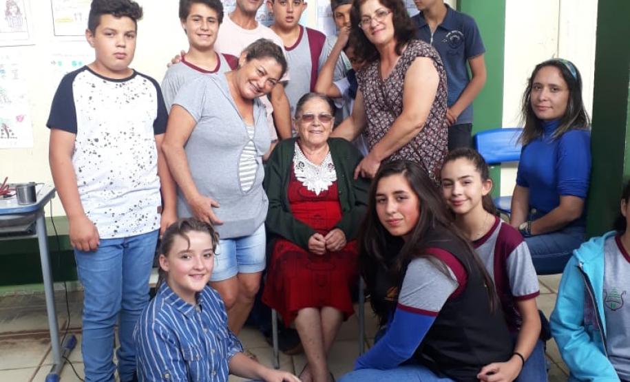 Escolas Estaduais Aderem ao Dia da Família na Escola Com o objetivo de fomentar a integração das famílias dos(as) estudantes ao ambiente escolar, escolas estaduais promoveram no último sábado, (23) o Dia da Família na Escola.