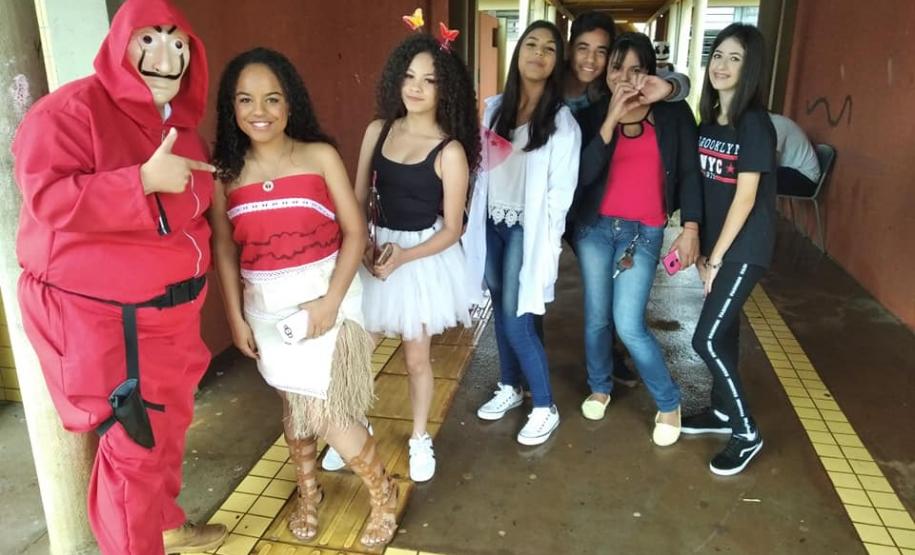 III Mostra de Arte do Colégio Carmelina Ferreira Pedroso O Colégio Estadual Carmelina Ferreira Pedroso promoveu na última quarta-feira (27).