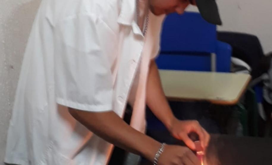 Colégio Rodrigues Alves promove Exposição de Trabalhos de Química" Alunos do Colégio Estadual Rodrigues Alves, localizado em Jaguariaíva, apresentaram na última quinta-feira, dia 28 de novembro, trabalhos e experimentos químicos na “ Exposição de Trabalhos de Química”.