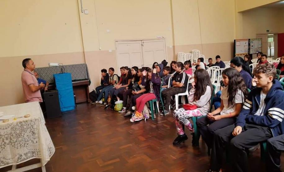 "Dia D - de Combate ao Aedes aegypti" - NRE de Wenceslau Braz e Estabelecimentos de Ensino. Cientes que a medida em que avançamos nos períodos climáticos de maiores temperaturas, neste caso, o verão, período de grande incidência de casos de dengue, o "Dia D - de Combate ao Aedes aegypti" realizado em 18 de dezembro de 2019, tem como objetivo intensificar a mobilização de um maior número de pessoas para que assumam ações de combate ao mosquito Aedes aegypti como hábito contínuo.