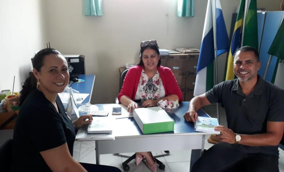 O Núcleo Regional de Educação de Wenceslau Braz, representado pelo chefe Joaquim Gabriel Faustinoni  juntamente com a técnica do NCPM ( Núcleo de Cooperação Pedagógica com os Municípios) Cristina Isabel, visitaram no decorrer do mês de fevereiro as Secretárias Municipais de Educação, onde realizaram a entrega de coleções de exemplares do Referencial Curricular do Paraná para que as mesmas distribuam entre suas escolas.