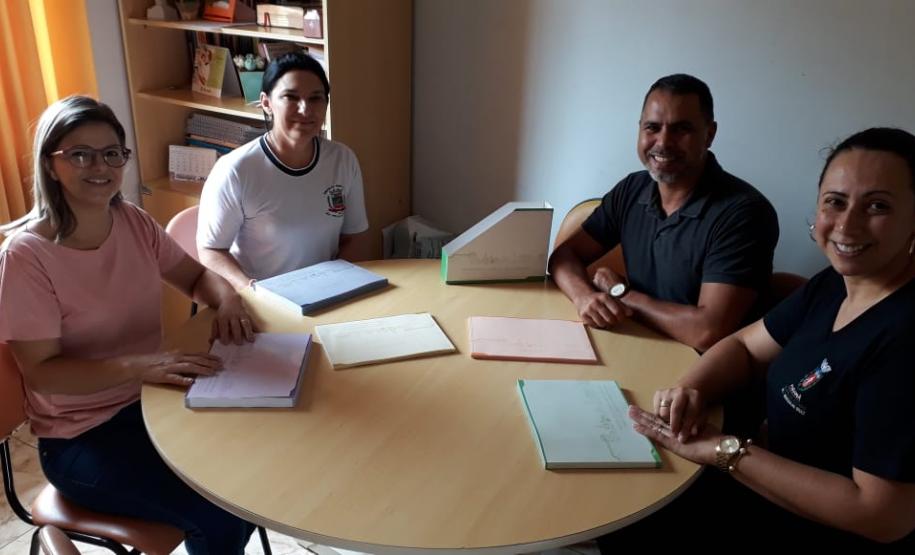 O Núcleo Regional de Educação de Wenceslau Braz, representado pelo chefe Joaquim Gabriel Faustinoni  juntamente com a técnica do NCPM ( Núcleo de Cooperação Pedagógica com os Municípios) Cristina Isabel, visitaram no decorrer do mês de fevereiro as Secretárias Municipais de Educação, onde realizaram a entrega de coleções de exemplares do Referencial Curricular do Paraná para que as mesmas distribuam entre suas escolas.