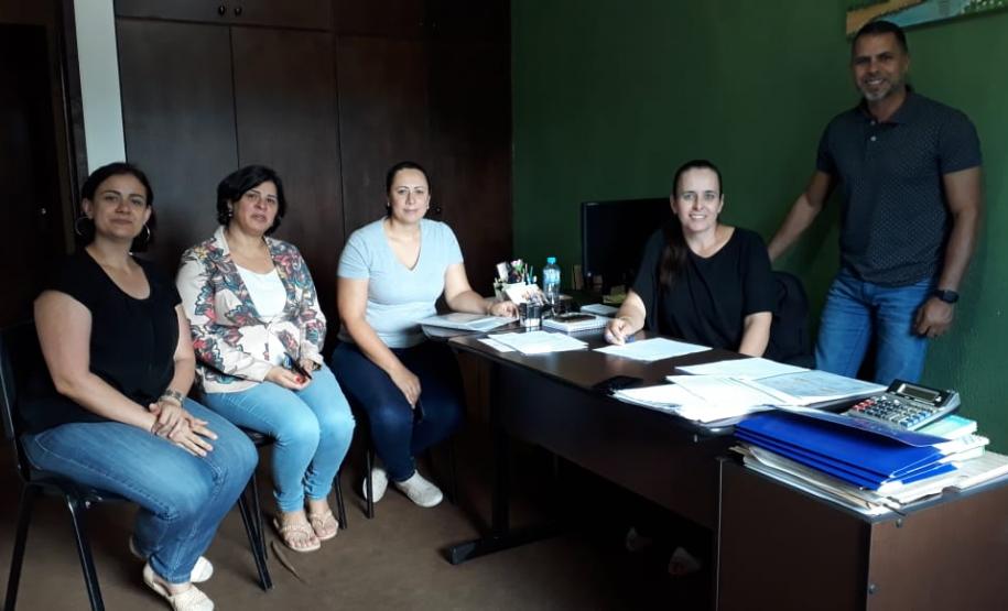 O Núcleo Regional de Educação de Wenceslau Braz, representado pelo chefe Joaquim Gabriel Faustinoni  juntamente com a técnica do NCPM ( Núcleo de Cooperação Pedagógica com os Municípios) Cristina Isabel, visitaram no decorrer do mês de fevereiro as Secretárias Municipais de Educação, onde realizaram a entrega de coleções de exemplares do Referencial Curricular do Paraná para que as mesmas distribuam entre suas escolas.