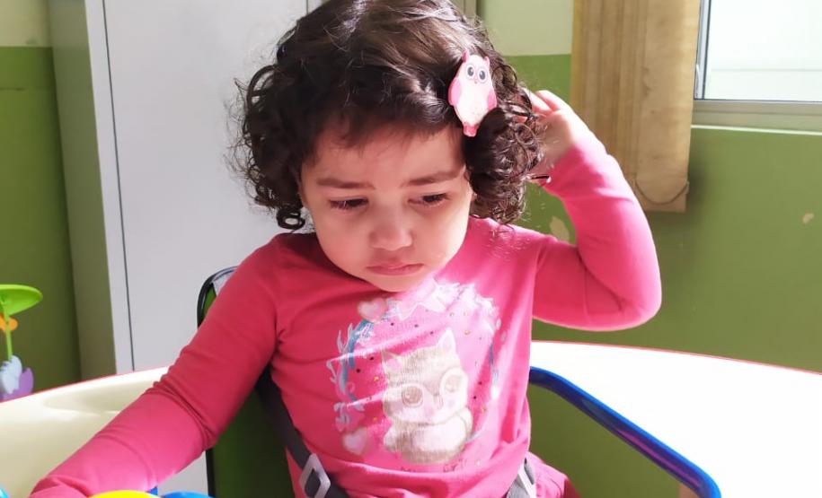 Na Escola de Educação Especial Rafael Ribeiro de Lara, situada no município de Arapoti, adaptou-se um espaço sensorial, dentro da própria sala de aula para auxiliar no desenvolvimento da concentração, motricidade, criatividade e sentido tátil dos alunos.