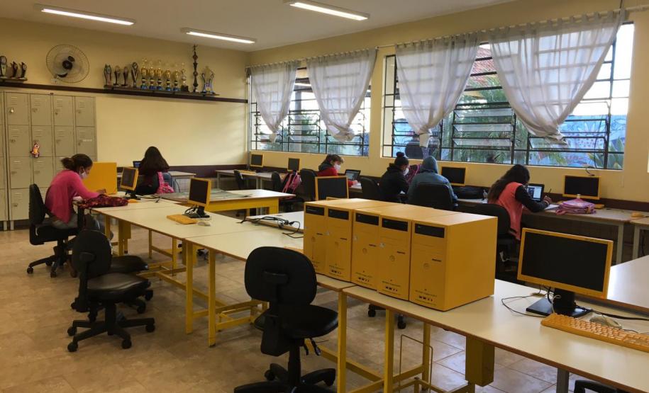 Depois de um ano sem aulas presenciais, estudantes da 
Rede Estadual dos municípios de Arapoti e Wenceslau Braz, aos poucos estão retornando às atividades.