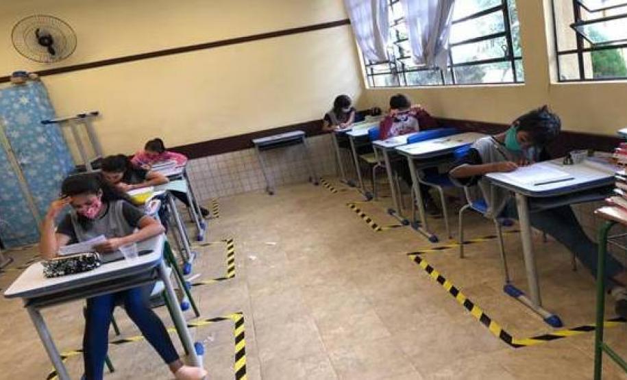 Depois de um ano sem aulas presenciais, estudantes da 
Rede Estadual dos municípios de Arapoti e Wenceslau Braz, aos poucos estão retornando às atividades.