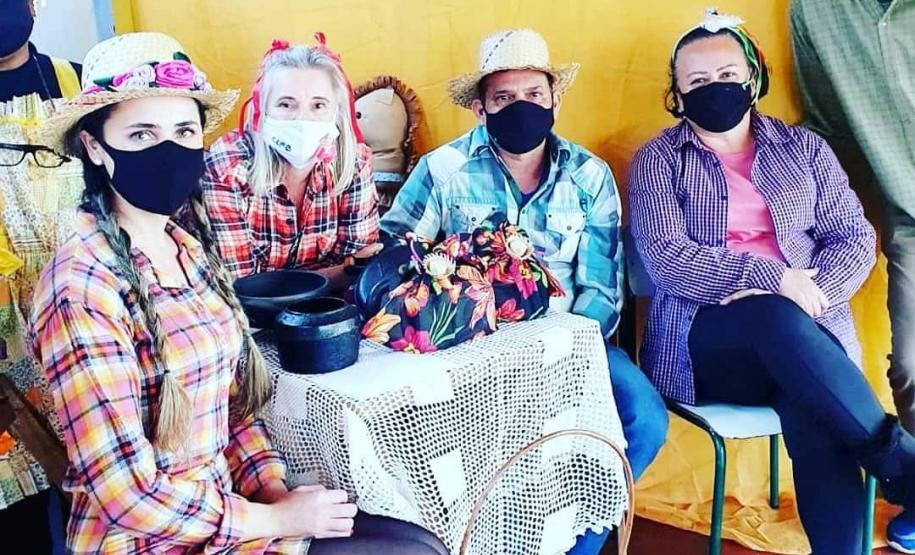 Na última segunda -feira, 28 de junho, o Colégio Estadual Rui Barbosa, município de Arapoti, promoveu, através do Programa Mais Aprendizagem um grande arraia para seus alunos.