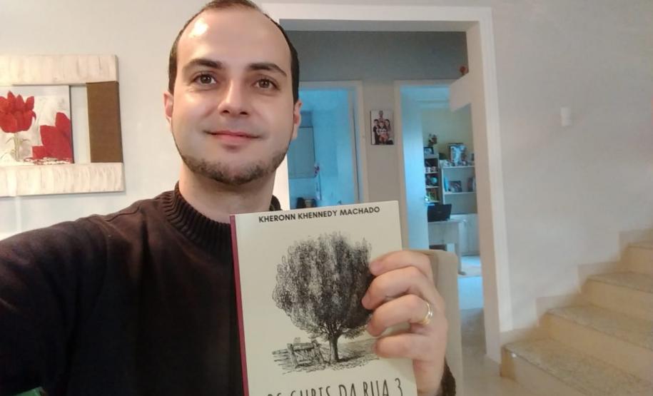 O professor Kheronn Khennedy Machado realizou no final do mês de Agosto o lançamento do segundo livro.
"Os guris da Rua 3".