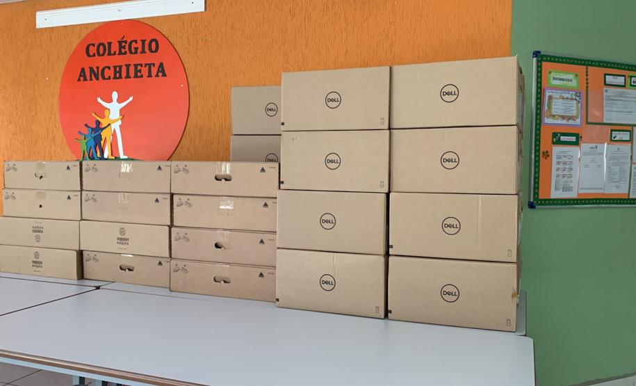 O Instituto Paranaense de Desenvolvimento Nacional- FUNDEPAR, realizou  entre os dias  29 de outubro e 03 de novembro a entrega de computadores para nove colégios Estaduais de oito municípios jurisdicionados ao NRE de Wenceslau Braz.