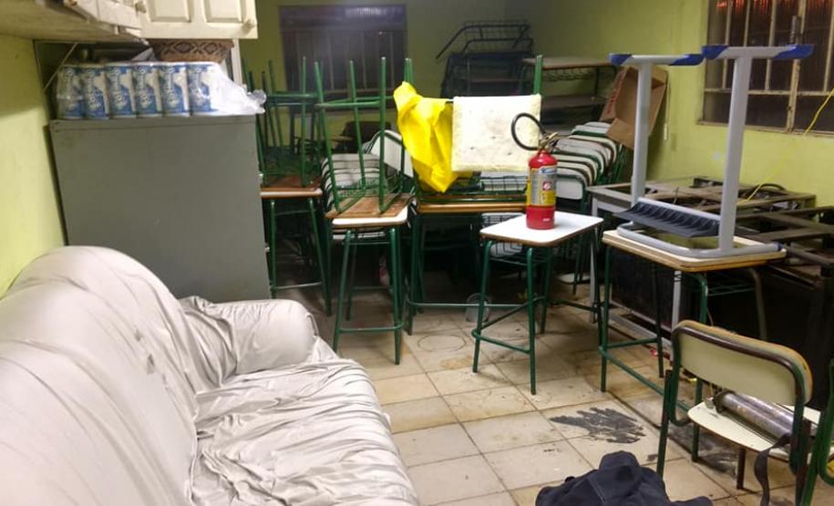 Com objetivo de melhorar a aprendizagem dos alunos através de aulas práticas e diversificadas, o Colégio Estadual Olavo Bilac, município de Jaguariaíva transformou e adaptou o  antigo depósito da instituição em Sala Multiuso.