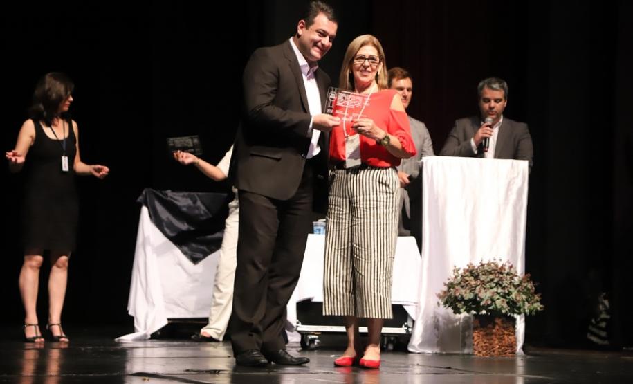 Diretoras do Núcleo Regional de Educação de Wenceslau Braz são homenageadas pelo Governador Ratinho Junior em Curitiba No dia 29 de Janeiro de 2019, próximo ao encerramento do Seminário Aprendizagem em Foco 2019 em Curitiba, reuniram-se aproximadamente 1200 diretores das escolas da rede Estadual de Ensino, juntamente com os respectivos chefes dos Núcleos Regionais de Educação e Técnicos Pedagógicos.