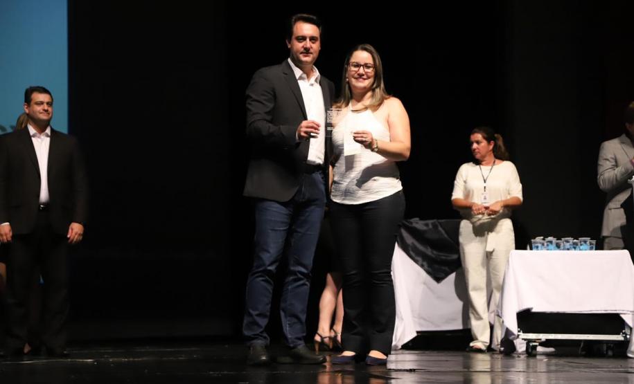 Diretoras do Núcleo Regional de Educação de Wenceslau Braz são homenageadas pelo Governador Ratinho Junior em Curitiba No dia 29 de Janeiro de 2019, próximo ao encerramento do Seminário Aprendizagem em Foco 2019 em Curitiba, reuniram-se aproximadamente 1200 diretores das escolas da rede Estadual de Ensino, juntamente com os respectivos chefes dos Núcleos Regionais de Educação e Técnicos Pedagógicos.