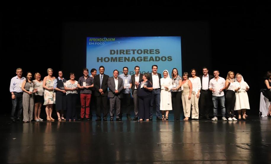 Diretoras do Núcleo Regional de Educação de Wenceslau Braz são homenageadas pelo Governador Ratinho Junior em Curitiba No dia 29 de Janeiro de 2019, próximo ao encerramento do Seminário Aprendizagem em Foco 2019 em Curitiba, reuniram-se aproximadamente 1200 diretores das escolas da rede Estadual de Ensino, juntamente com os respectivos chefes dos Núcleos Regionais de Educação e Técnicos Pedagógicos.